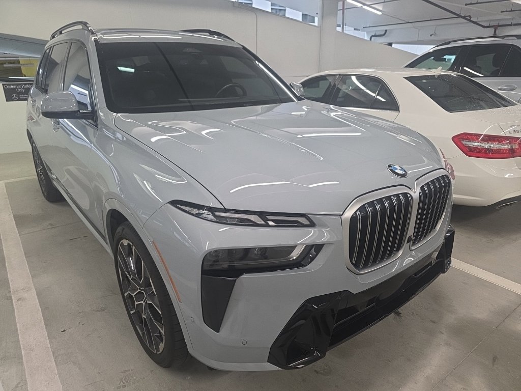 Used 2024 Gray BMW xDrive40i image 1