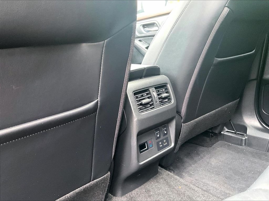 Used 2022 Gold Nissan Platinum image 24