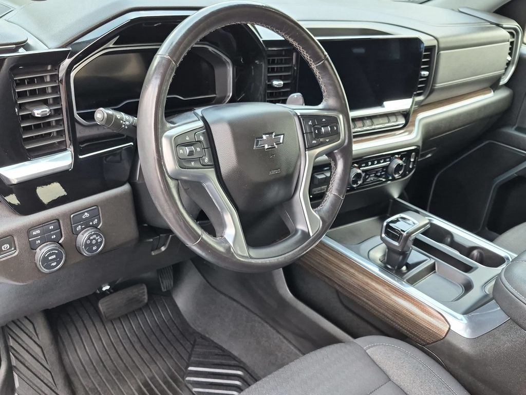 Used 2022  Chevrolet RST image 12