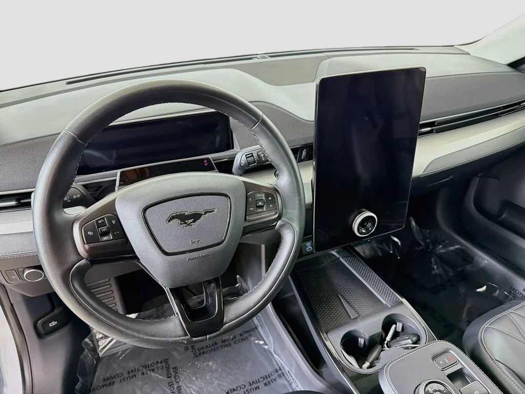 Used 2023 Space White Metallic Ford Select image 19