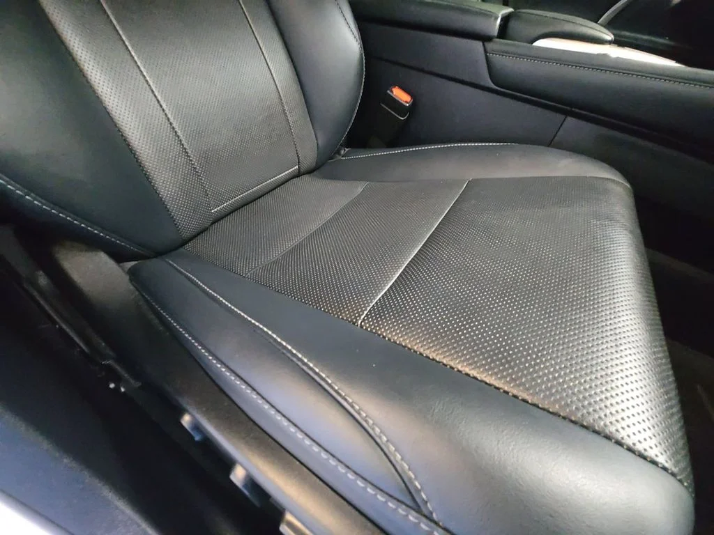 Used 2021 White Lexus 350 image 29