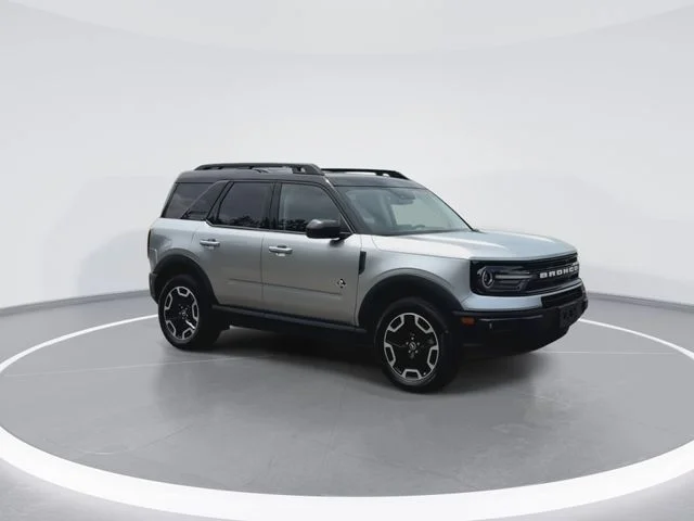 Used 2023 Silver Ford Outer Banks image 13