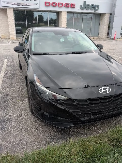 Used 2022 Black Hyundai SEL image 2