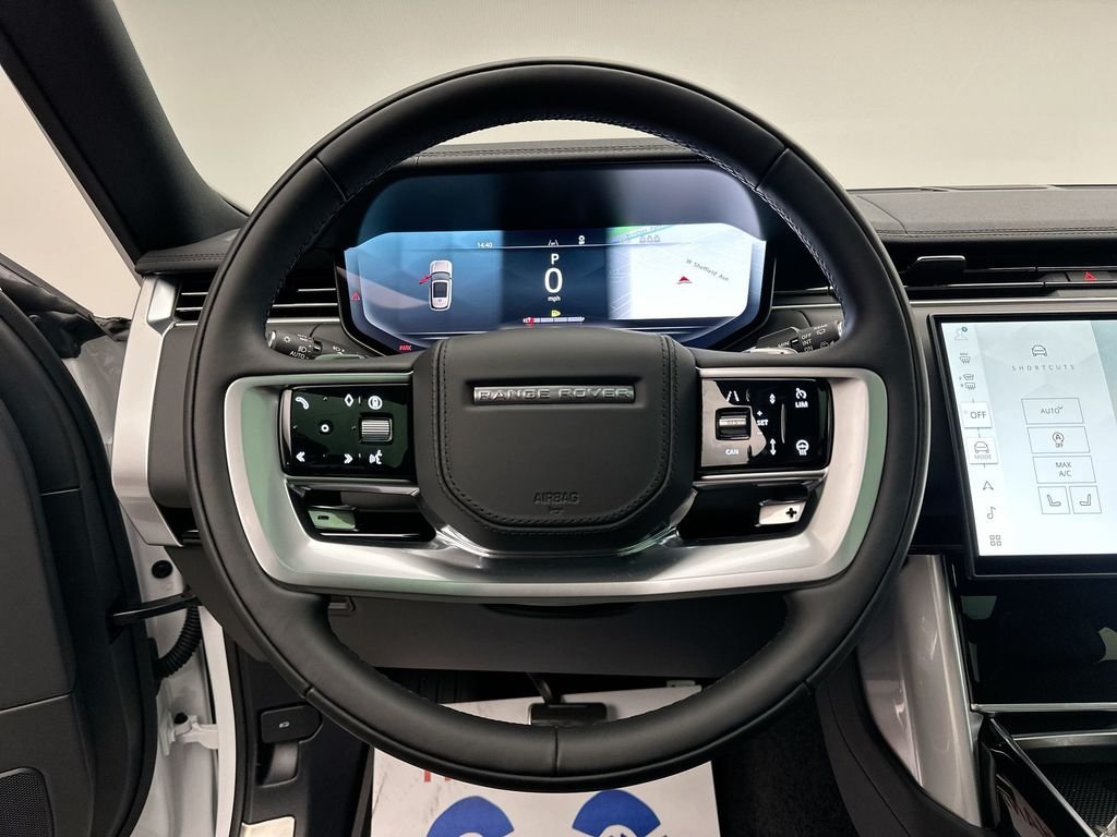 Used 2025  Land Rover SE image 13