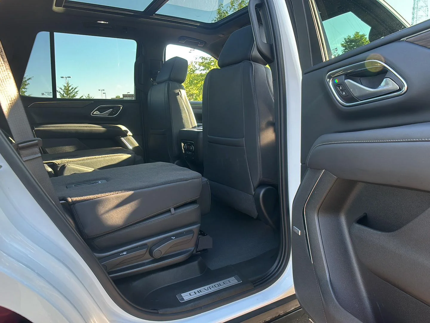 Used 2023 Summit White Chevrolet Z71 image 21