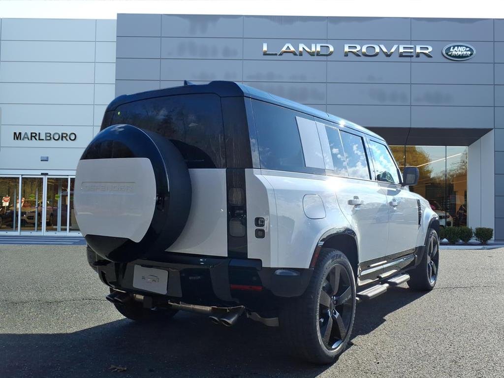 2026 Land Rover Defender V8 - Photo 2