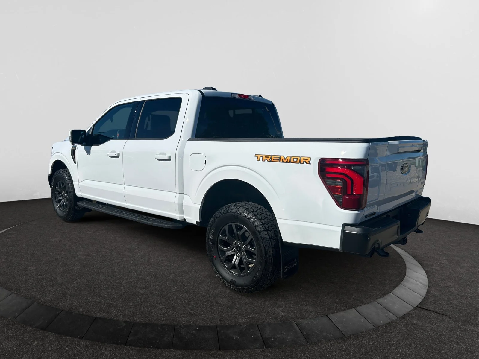 New 2026 Oxford White Ford Tremor image 3