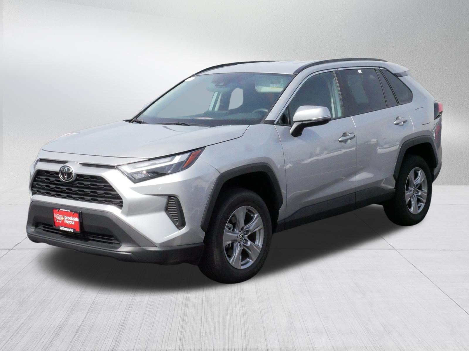 Certified Used 2025 SILVER SKY METALLIC Toyota XLE image 3