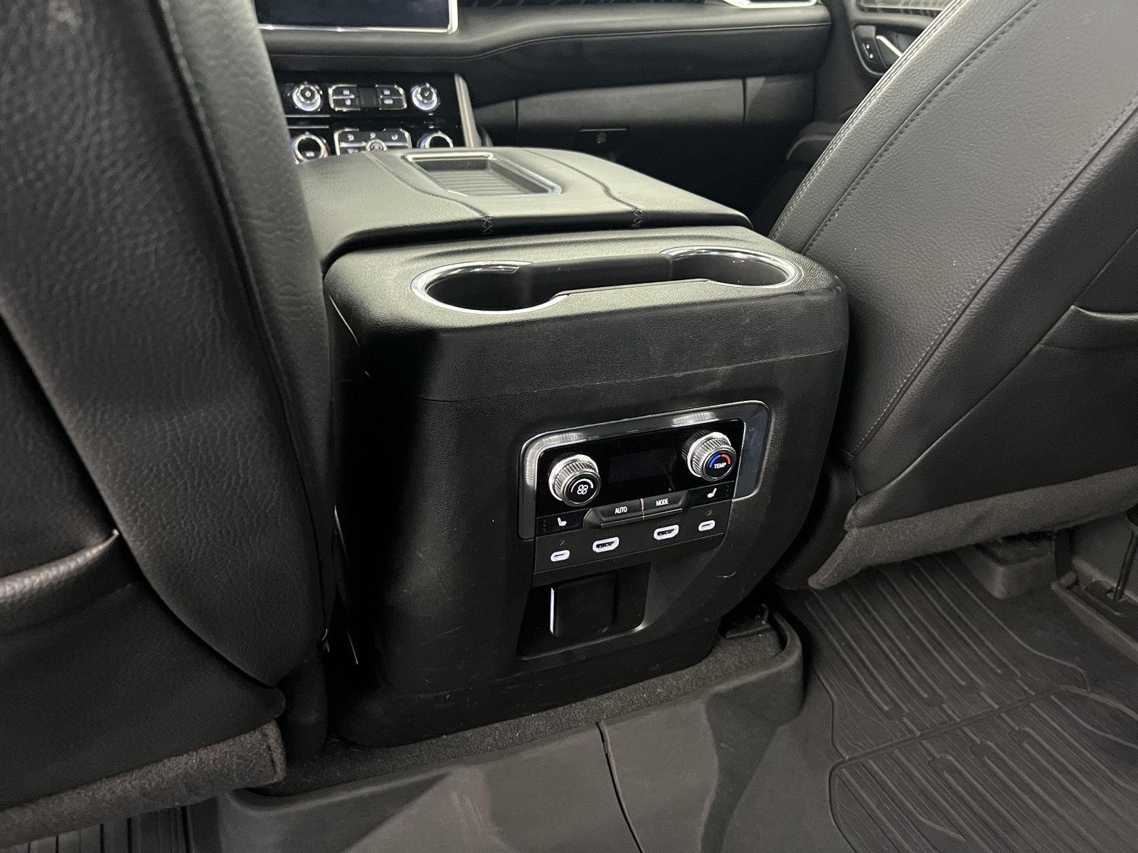 2023 GMC Yukon Denali - Photo 29