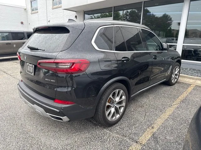 Used 2019 Black BMW xDrive40i image 3