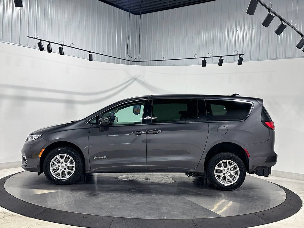 Used 2023 Gray Chrysler Touring L image 15