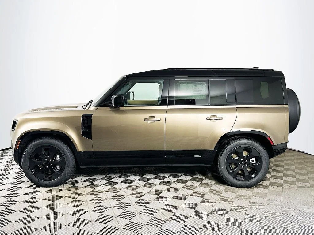 Used 2026 Gondwana Stone Metallic Land Rover X-Dynamic SE image 8