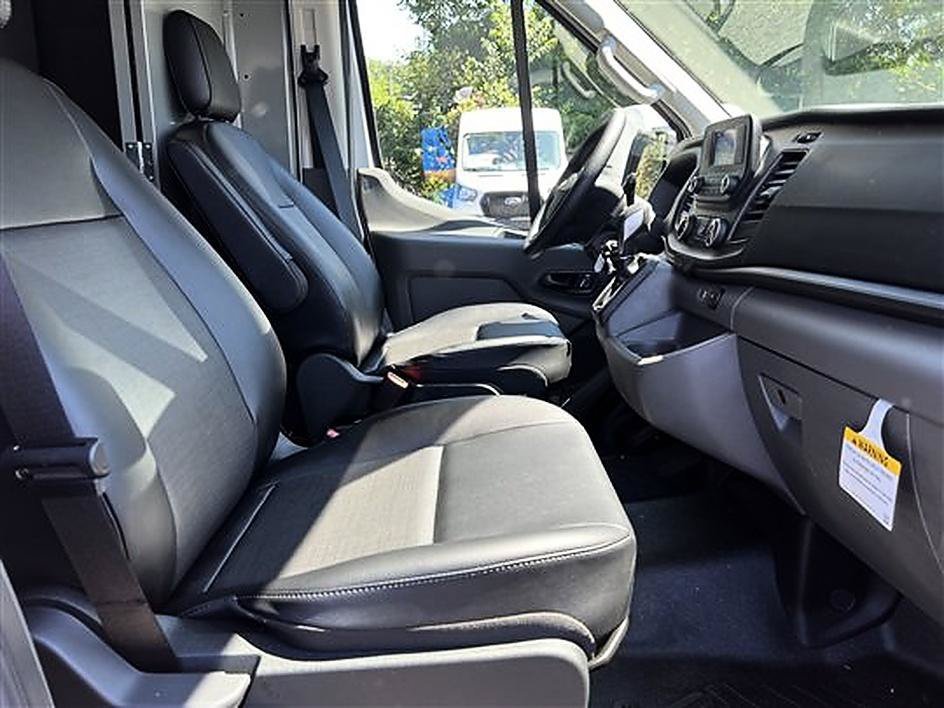 New 2024 Oxford White Ford Cargo Van image 18