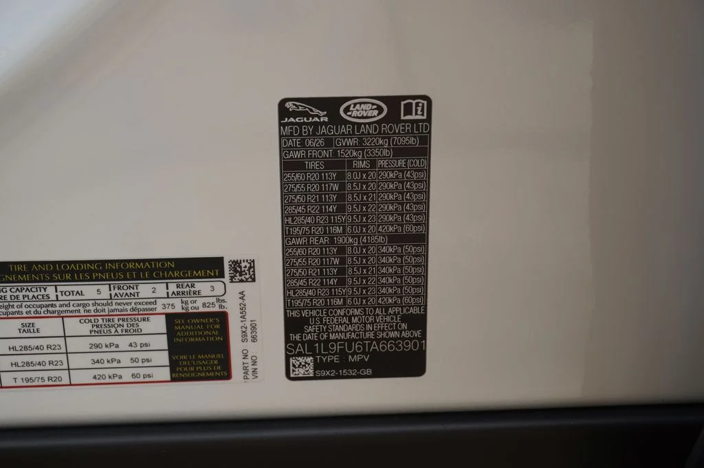 New 2026 Fuji White Land Rover Dynamic SE image 32