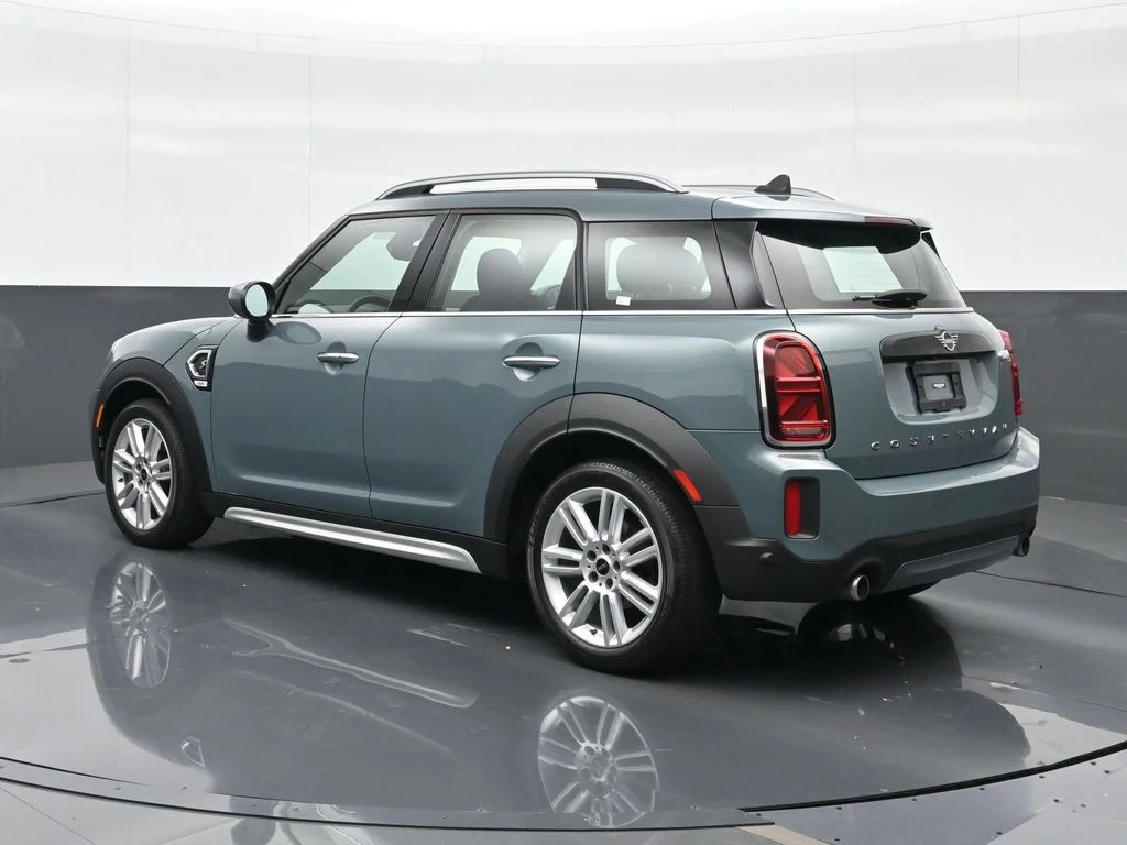Used 2023 Green MINI Signature image 3