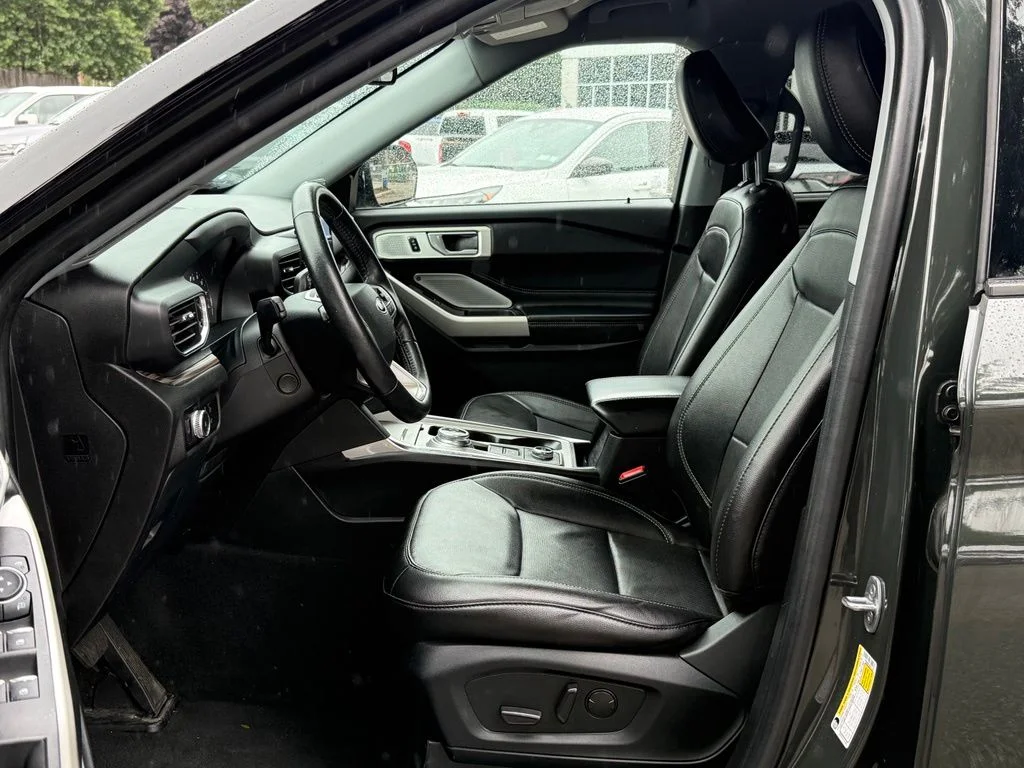Used 2022 Green Ford Limited image 23