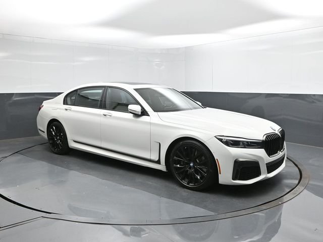 Used 2022 White BMW 740i image 26