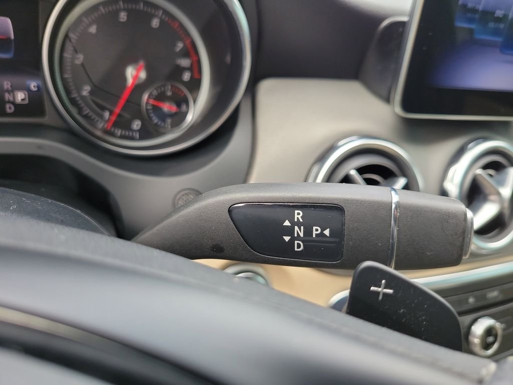 Used 2020 White Mercedes-Benz GLA 250 image 24