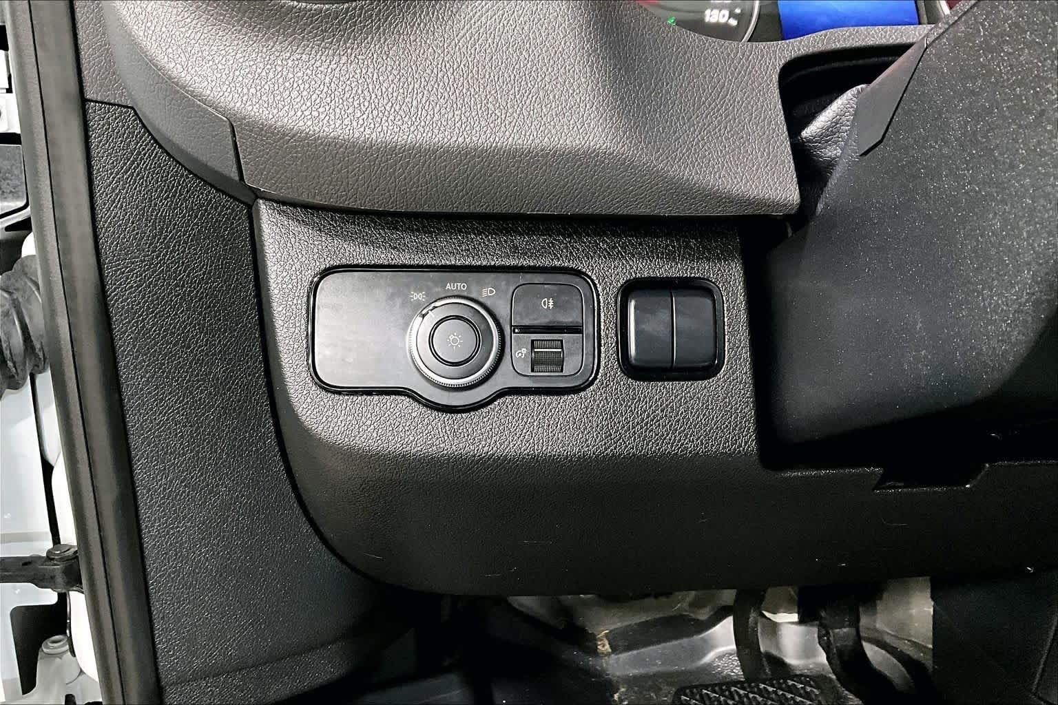 Used 2025 Arctic White Mercedes-Benz  image 33