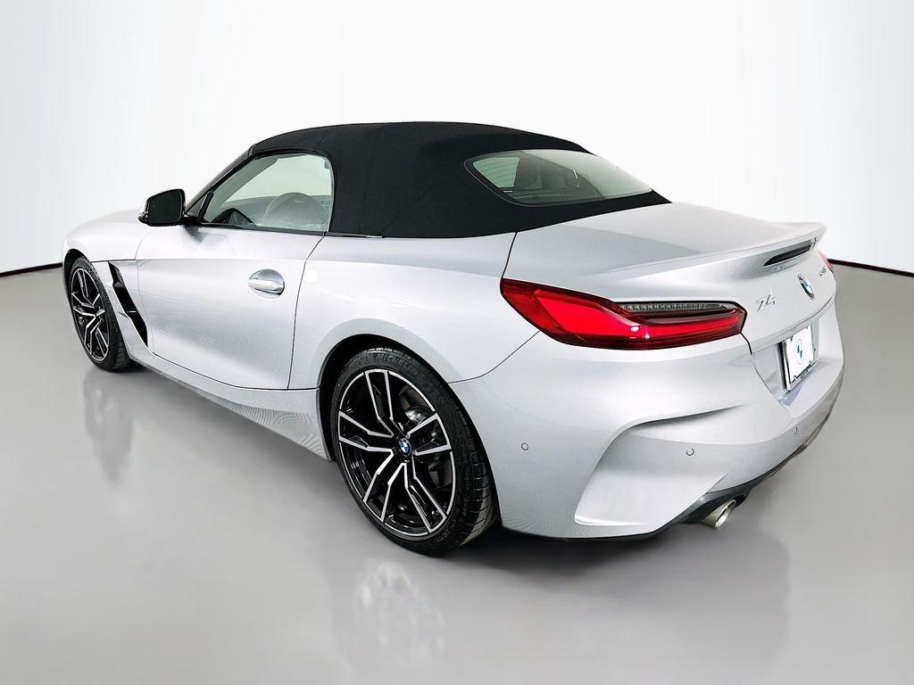 Used 2022 Glacier Silver Metallic BMW sDrive30i image 7