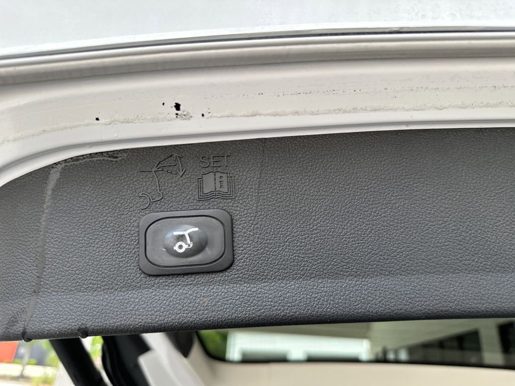 Used 2018 White Ford SEL image 32
