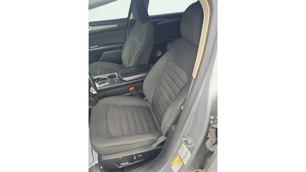 Used 2020 Silver Metallic Ford SE image 11