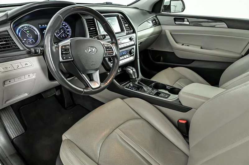 Used 2019 Hyper White Hyundai Limited image 15