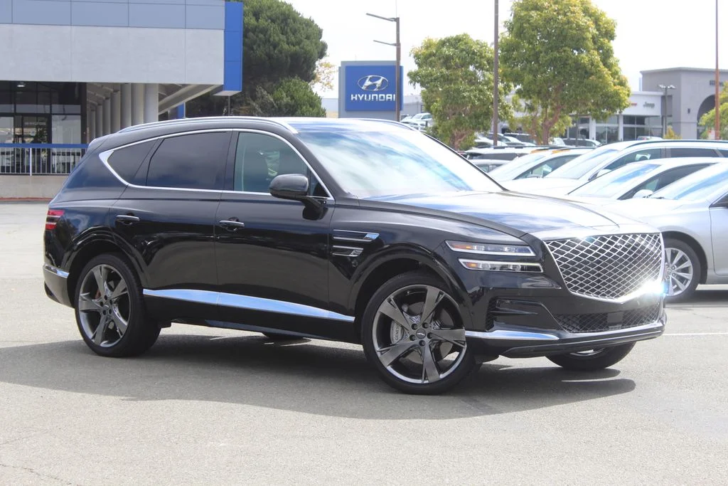 Used 2022 Black Genesis 2.5T image 1