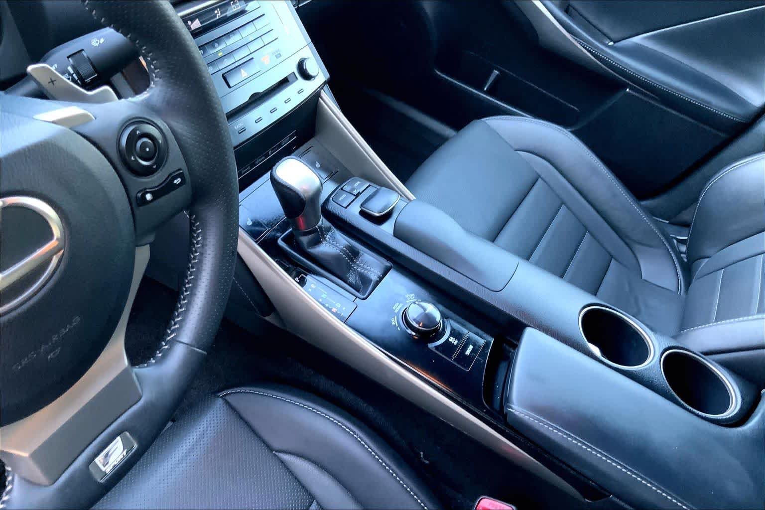 Used 2014 Ultra White Lexus  image 16