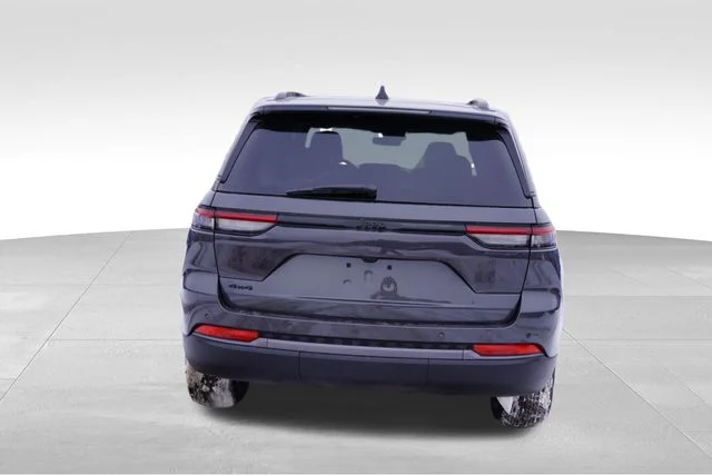 New 2026 Baltic Gray Metallic Clearcoat Jeep Laredo image 4