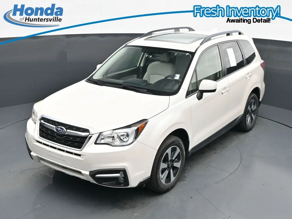 Used 2018 Crystal White Pearl Subaru 2.5i Premium image 16
