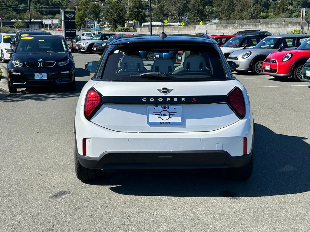New 2026 Nanuq White Metallic MINI Signature Plus image 4