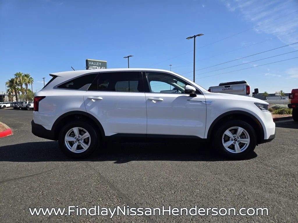 Used 2022 White Kia LX image 7