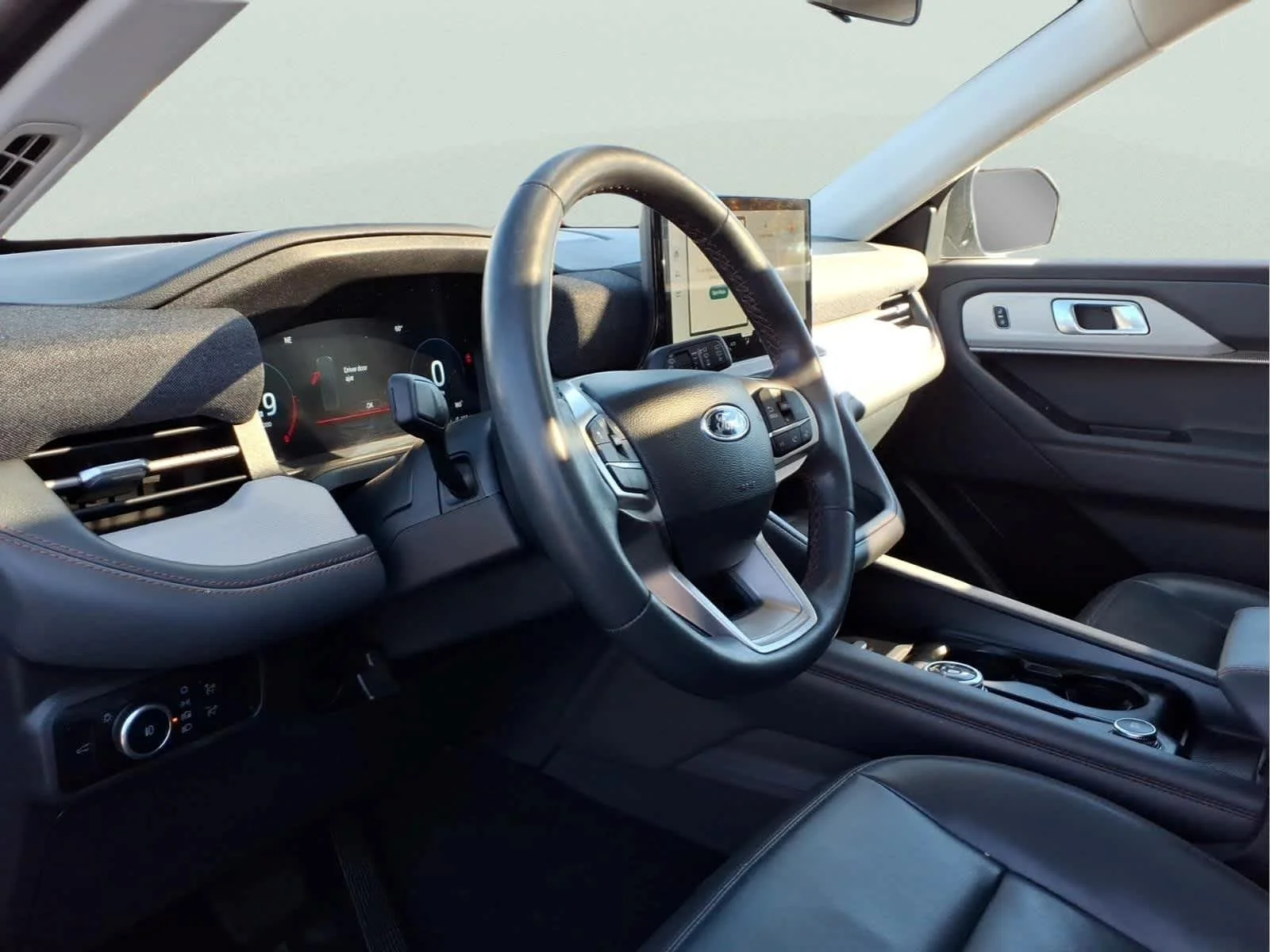 Used 2025 Vapor Blue Ford Active image 14