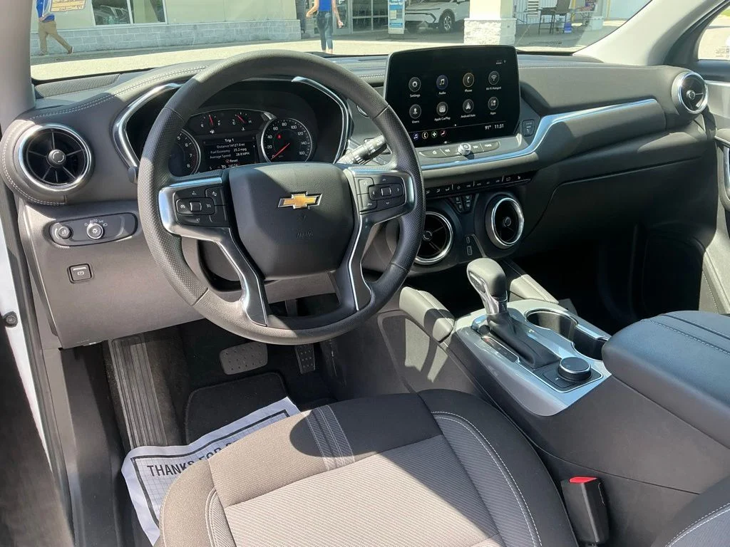 Used 2025 White Chevrolet LT image 26