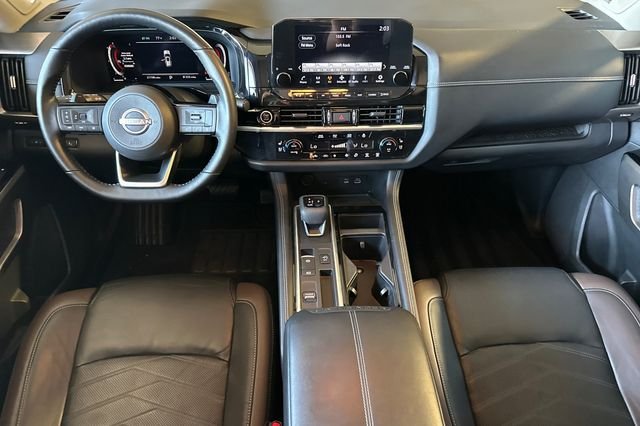 Used 2023 Silver Nissan Platinum image 12