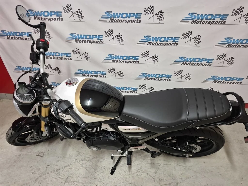 New 2026 white/black Triumph Base image 10