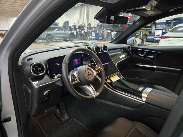 Used 2026  Mercedes-Benz GLC 300 image 4
