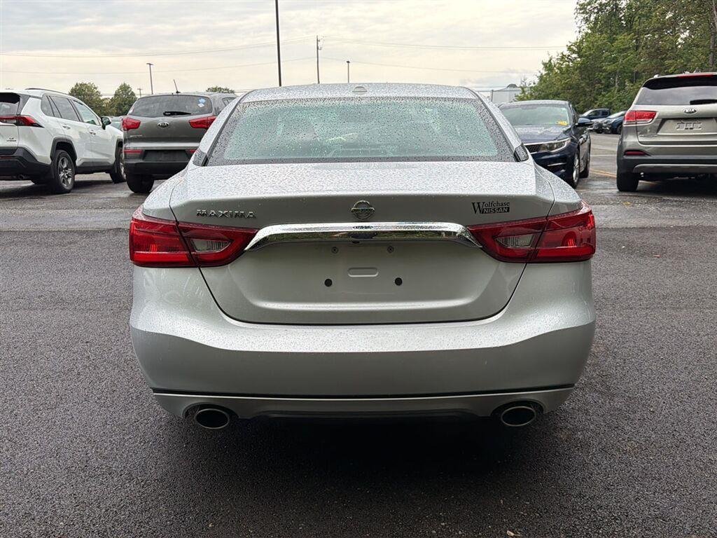 Used 2018 Brilliant Silver Nissan S image 9