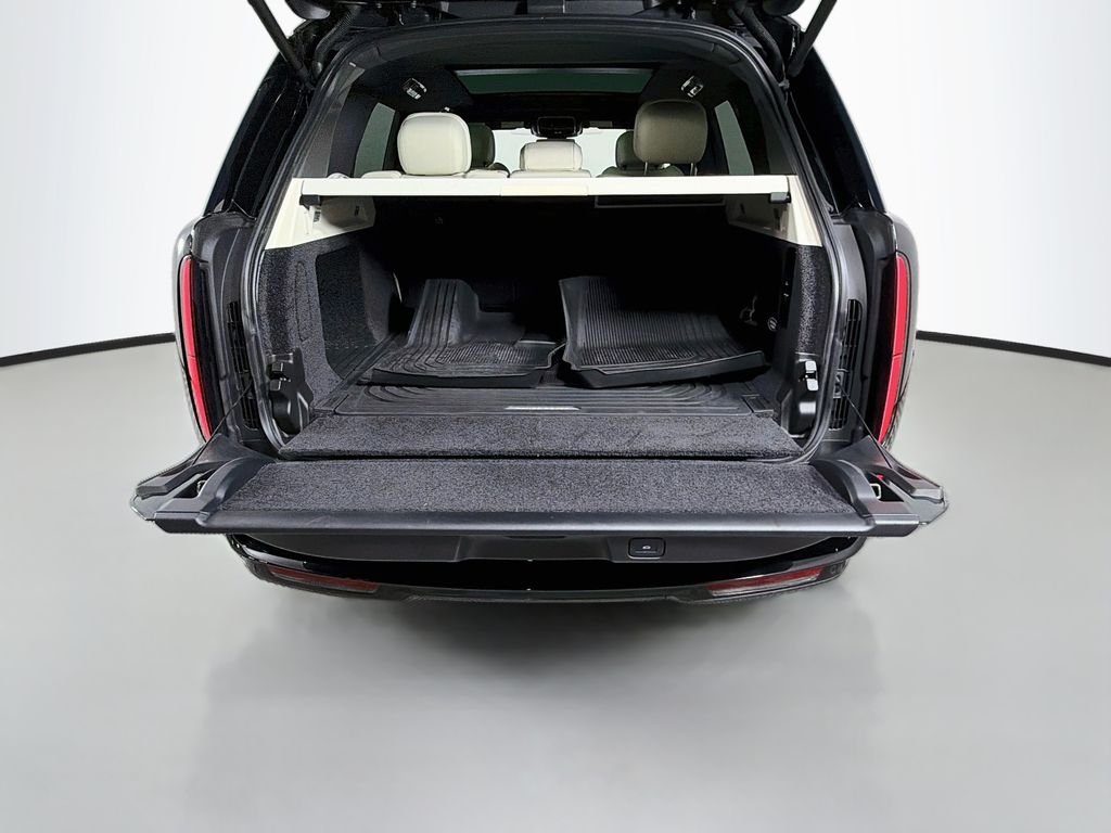 Certified Used 2023 Black Land Rover SE image 28