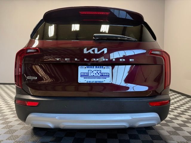 Used 2022 Sangria Red Kia LX image 10