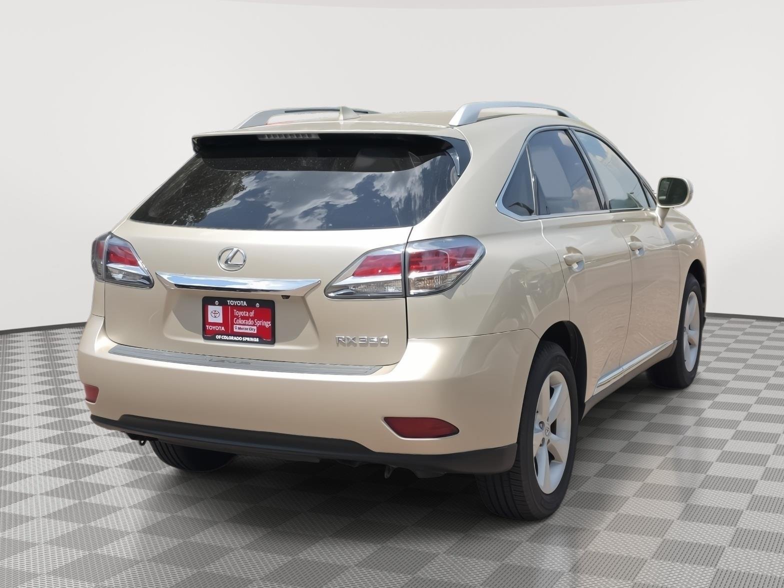 Used 2015 Satin Cashmere Metallic Lexus Base image 9