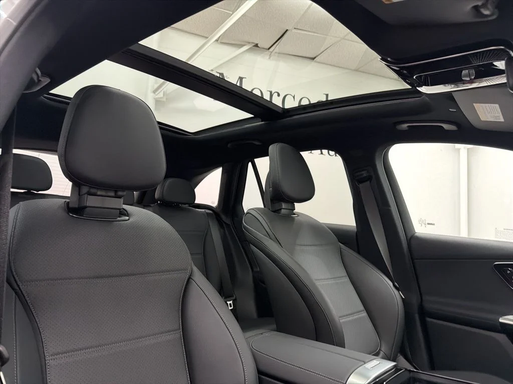 Used 2026 White Mercedes-Benz GLC 300 image 28