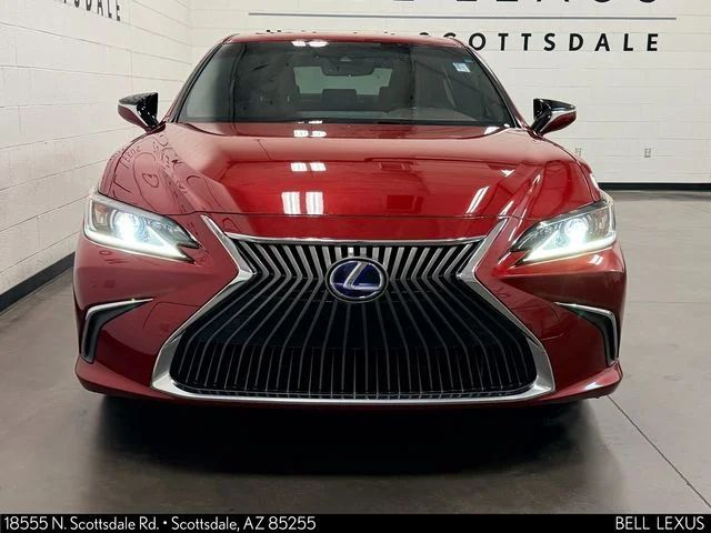 Used 2019 Red Lexus 300h image 8