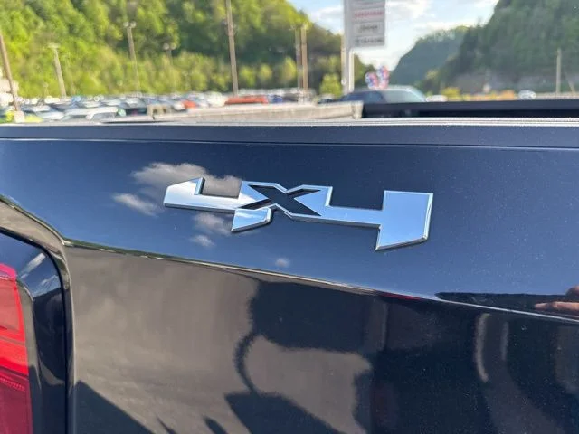 Used 2025 Black GMC SLT image 15