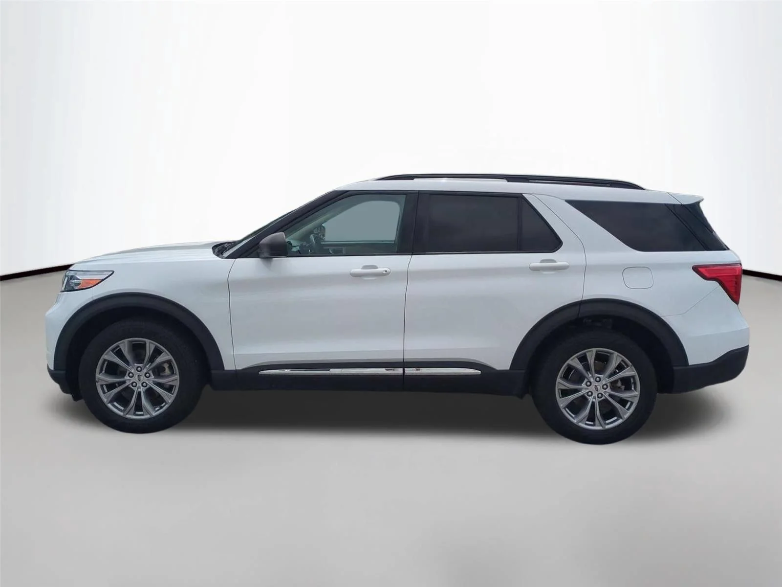 Used 2022 Oxford White Ford XLT image 2