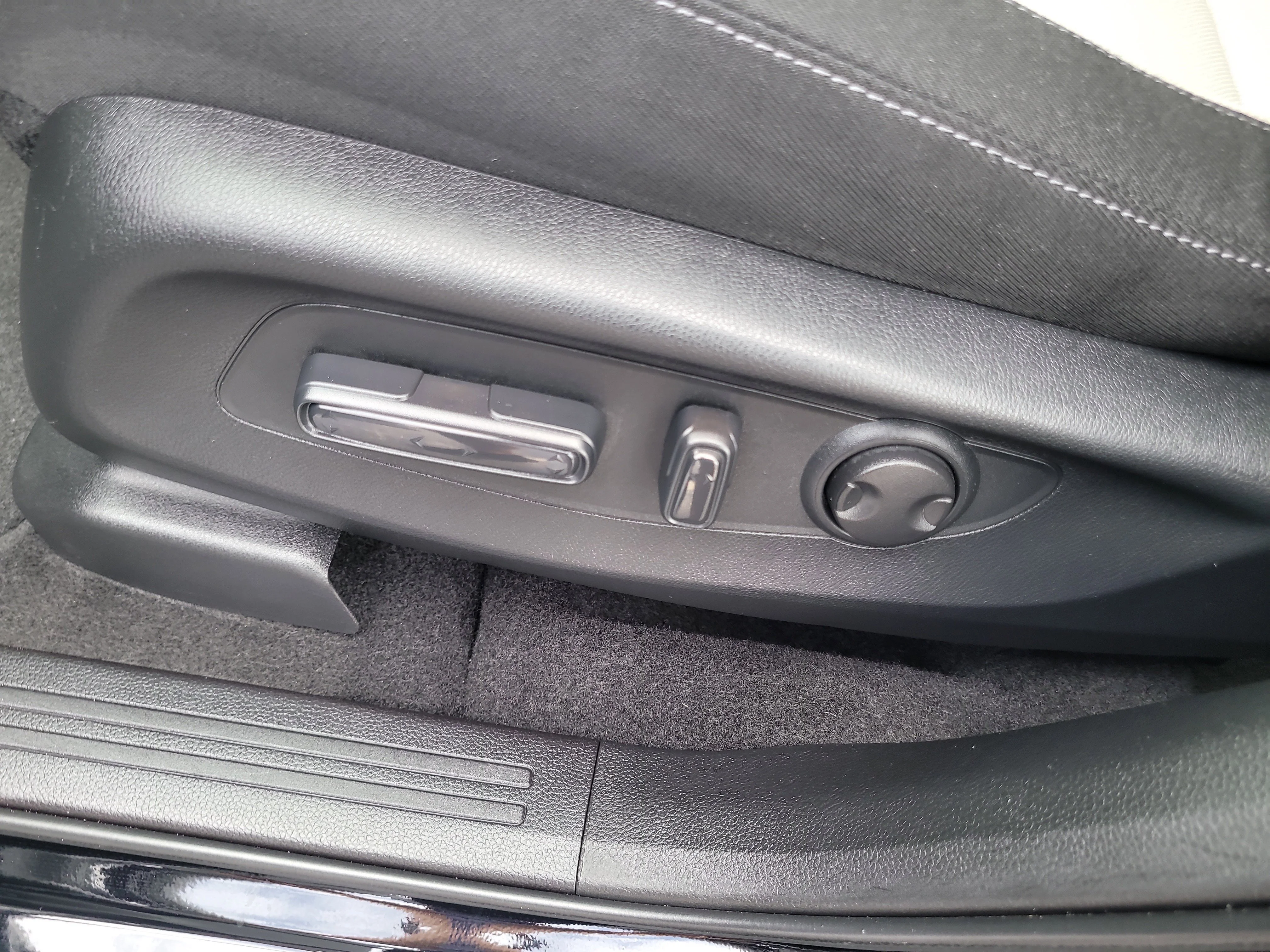 Used 2025 Sparkle Silver Honda EX image 20