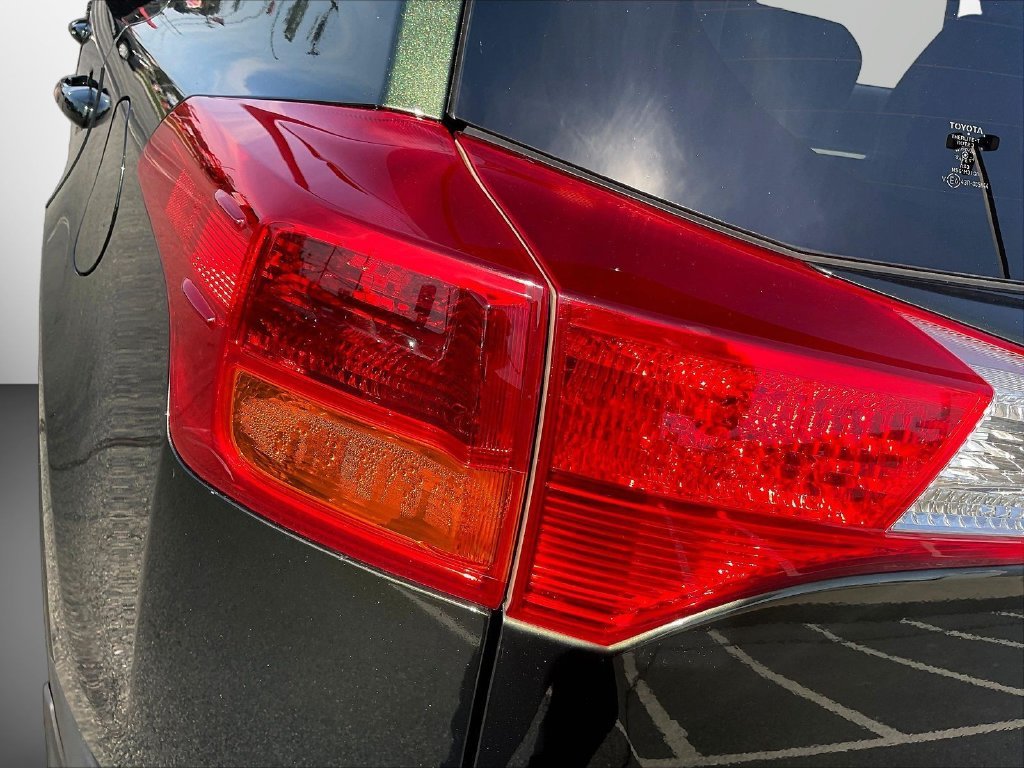 Used 2013 Green Toyota XLE image 23
