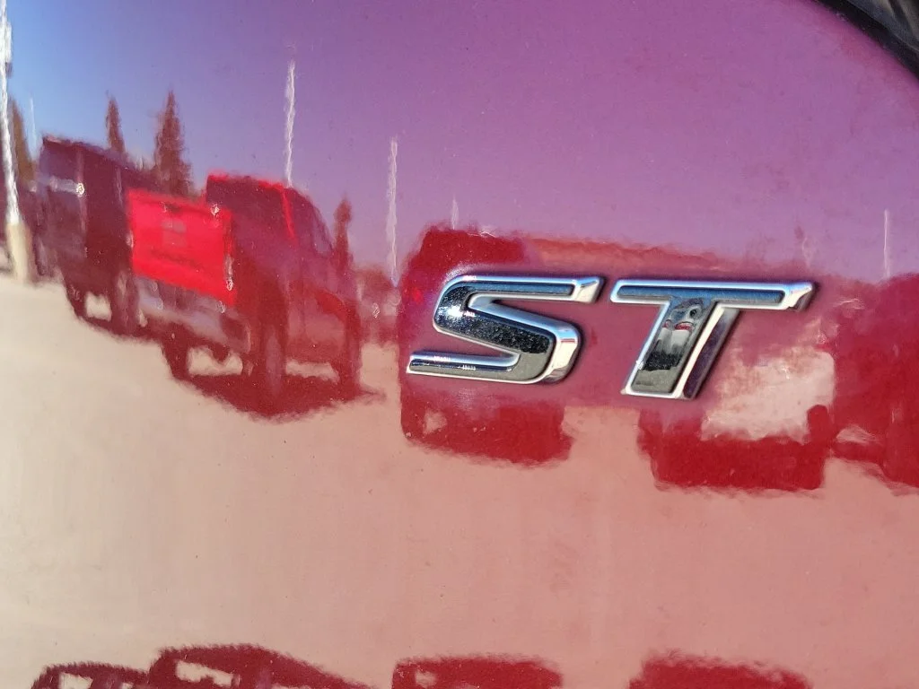 Used 2023 Red Buick Select image 6