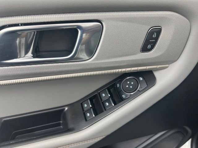 New 2026 Star White Metallic Tri-Coat Ford Active image 15